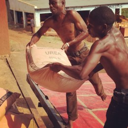 Unloading fertiliser